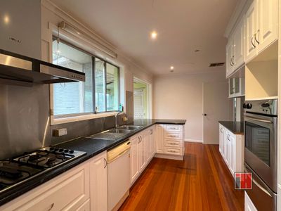 31 Ninevah Cres, Wheelers Hill