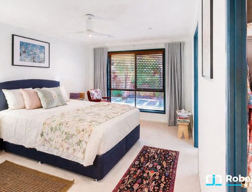 Spacious Home Offering Privacy, Pool & Side Access image 16