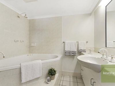 2 / 8 Paxton Street, North Ward