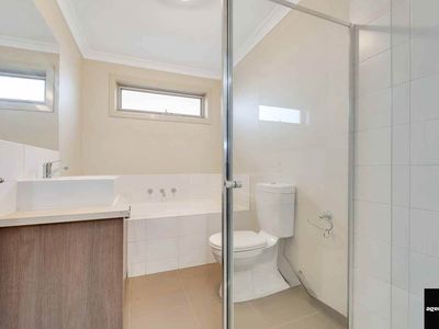 2 / 25-27 Starflower Way, Truganina