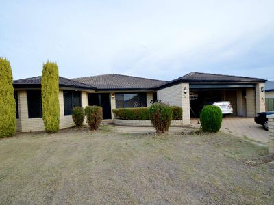74 East Road, Pearsall
