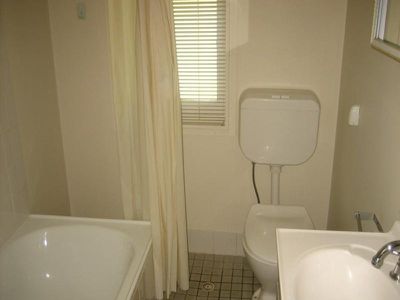 23 Wybalena Avenue, Koonawarra