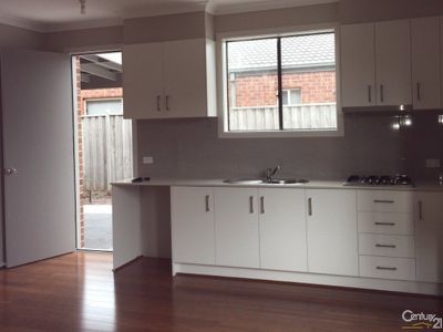 27S Westmoreland Avenue, Cranbourne North