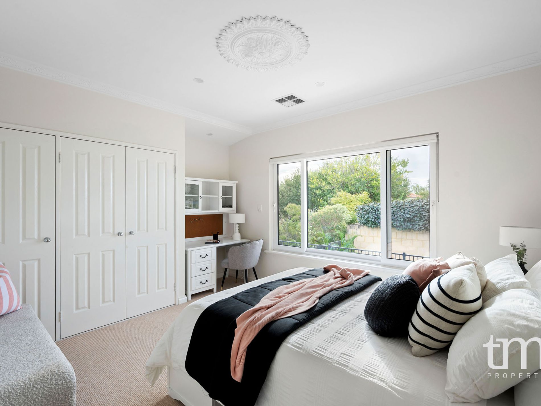 1 Grove End Ridge, Mount Claremont