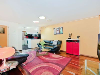 7 / 80 Parkway Avenue, Cooks Hill