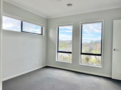 19 Elderflower Street, Manor Lakes