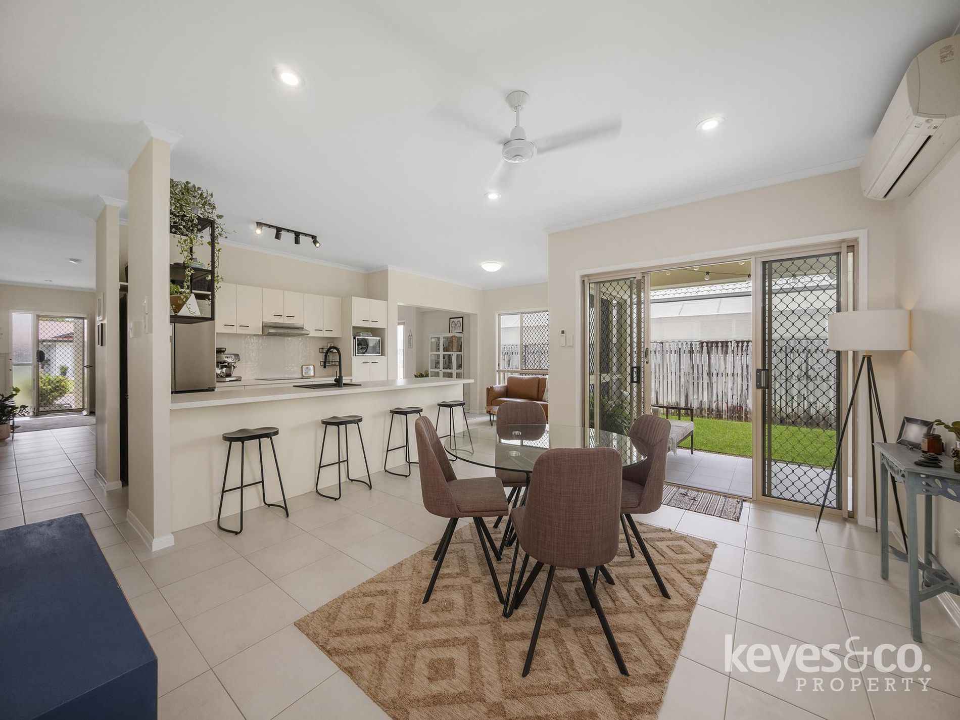 10 Carisbrooke Court, Annandale