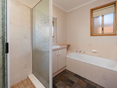 1 / 152 MELROSE DRIVE, Wodonga