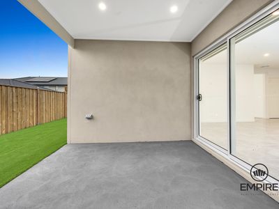16 Sandalwood Crescent, Clyde North