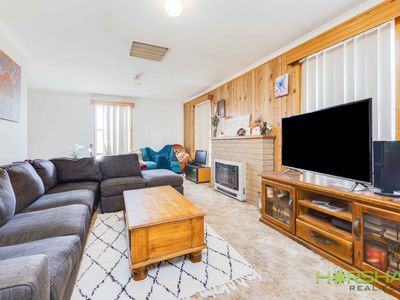 9 Felstead Avenue, Horsham