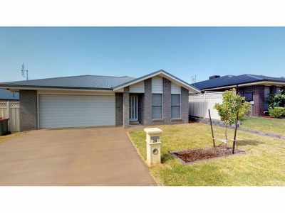 28 Sherrard Crescent, Dubbo