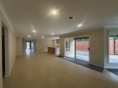 47 Canopus Circuit, Lara