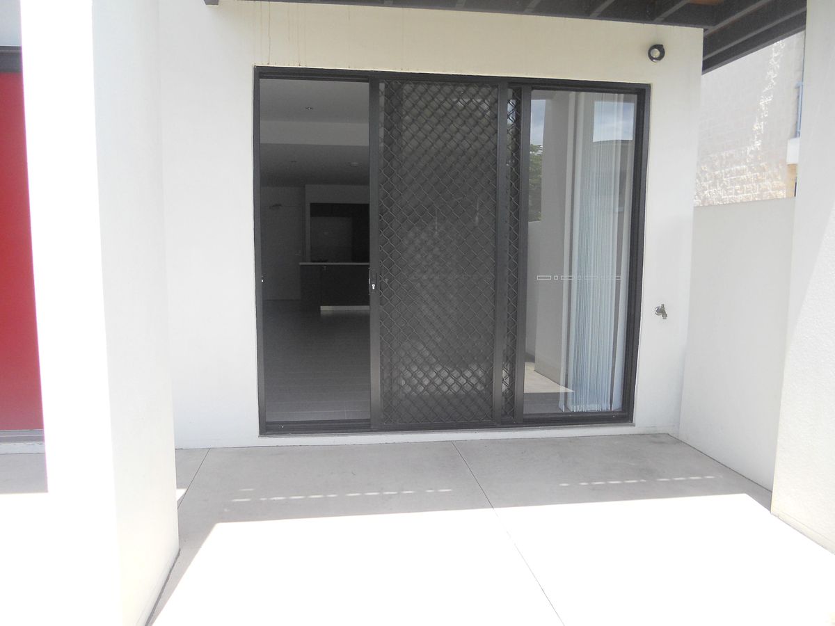 1 / 53 Lambert Road, Indooroopilly