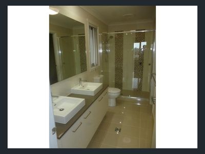 43 Lakeside Parade, Jordan Springs