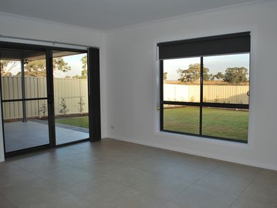 42B  Keswick Parkway, Dubbo
