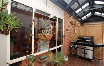 6 Sunhill Court, Beaconsfield