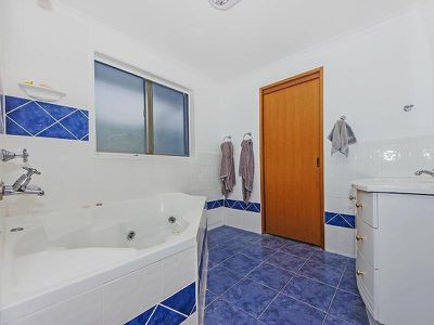 4 Charinga Avenue, Werribee