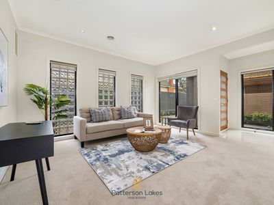 2 / 4 Lochiel Avenue, Edithvale