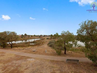 3 / 12 La Rochelle Boulevard, Point Cook
