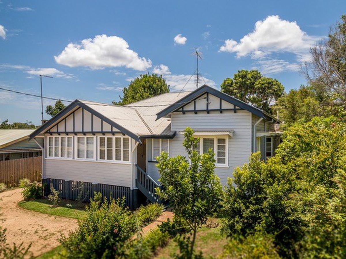 34 HERBERTON ROAD, Atherton