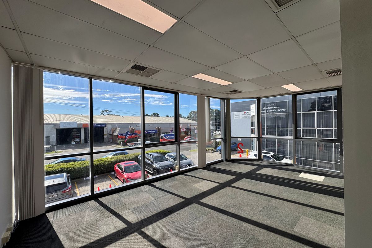 Office & Showroom / Unit 2/2 Endeavour Road, Caringbah