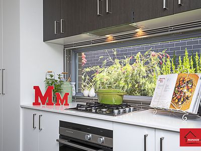 76 Cocoparra Crescent, Crace