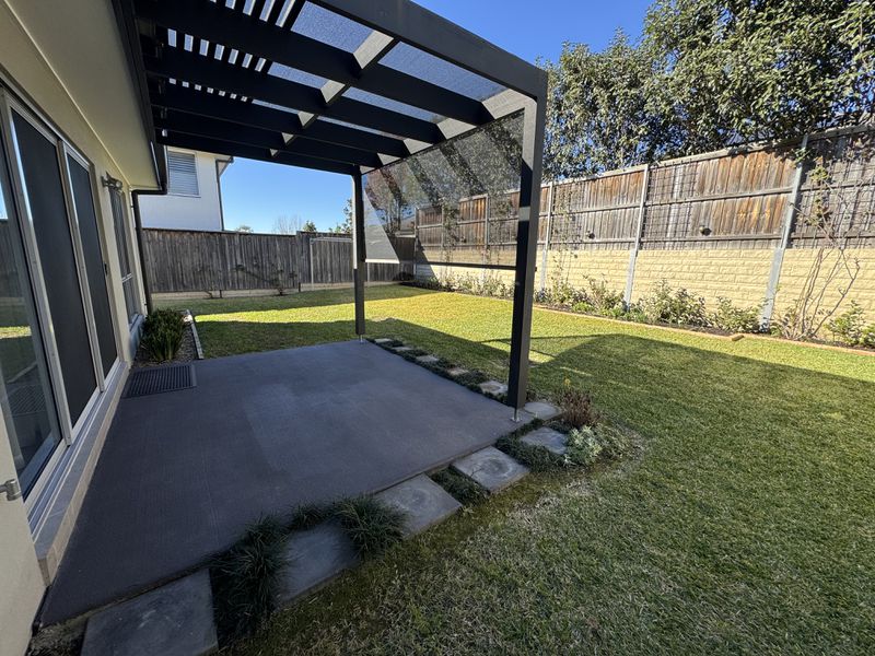 8 Hennessy Avenue, Moorebank