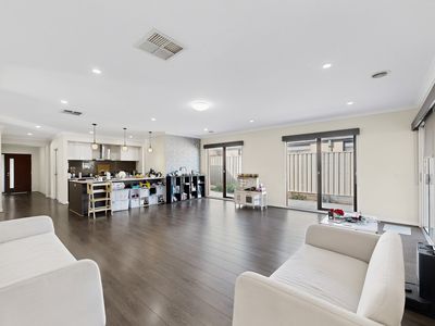 15 Jade Crescent, Cobblebank
