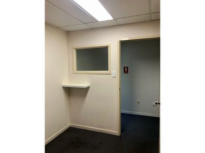 Level / 1/970 Logan Road, Holland Park