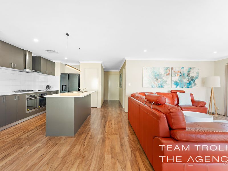 9 Riverina Parade, Lake Coogee