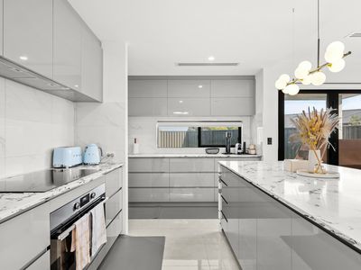 21 Barnevelder Bend, Southern River