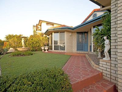13 The Heights, Underwood