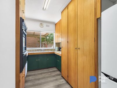 50 Specimen Hill Road, Golden Square