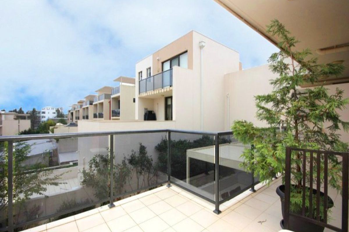 81 Bertram Street, Mortlake