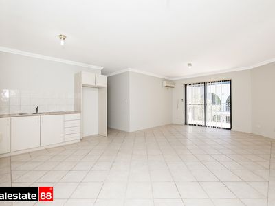E5 (13)  /  88 Royal Street, East Perth