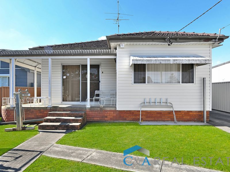 211 HENRY LAWSON DRIVE, Georges Hall