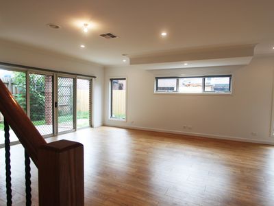 2 / 4 Kalimna Avenue, Mulgrave
