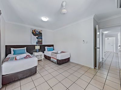 11 / 18 Golden Orchid Drive, Airlie Beach