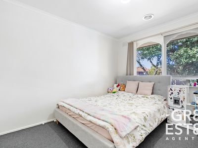 1 Halstead Court, Cranbourne