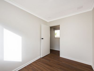 21 Sutherland Close North, Guildford