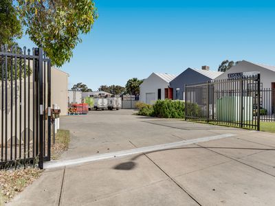 1 / 9 Capel Court, Bentley
