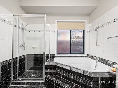 17 Saint Ives Cct, Forest Lake
