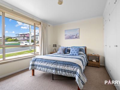 1 / 1 Alan Lade Place, Bridport