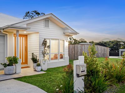 2 Goshawk Street, Glass House Mountains