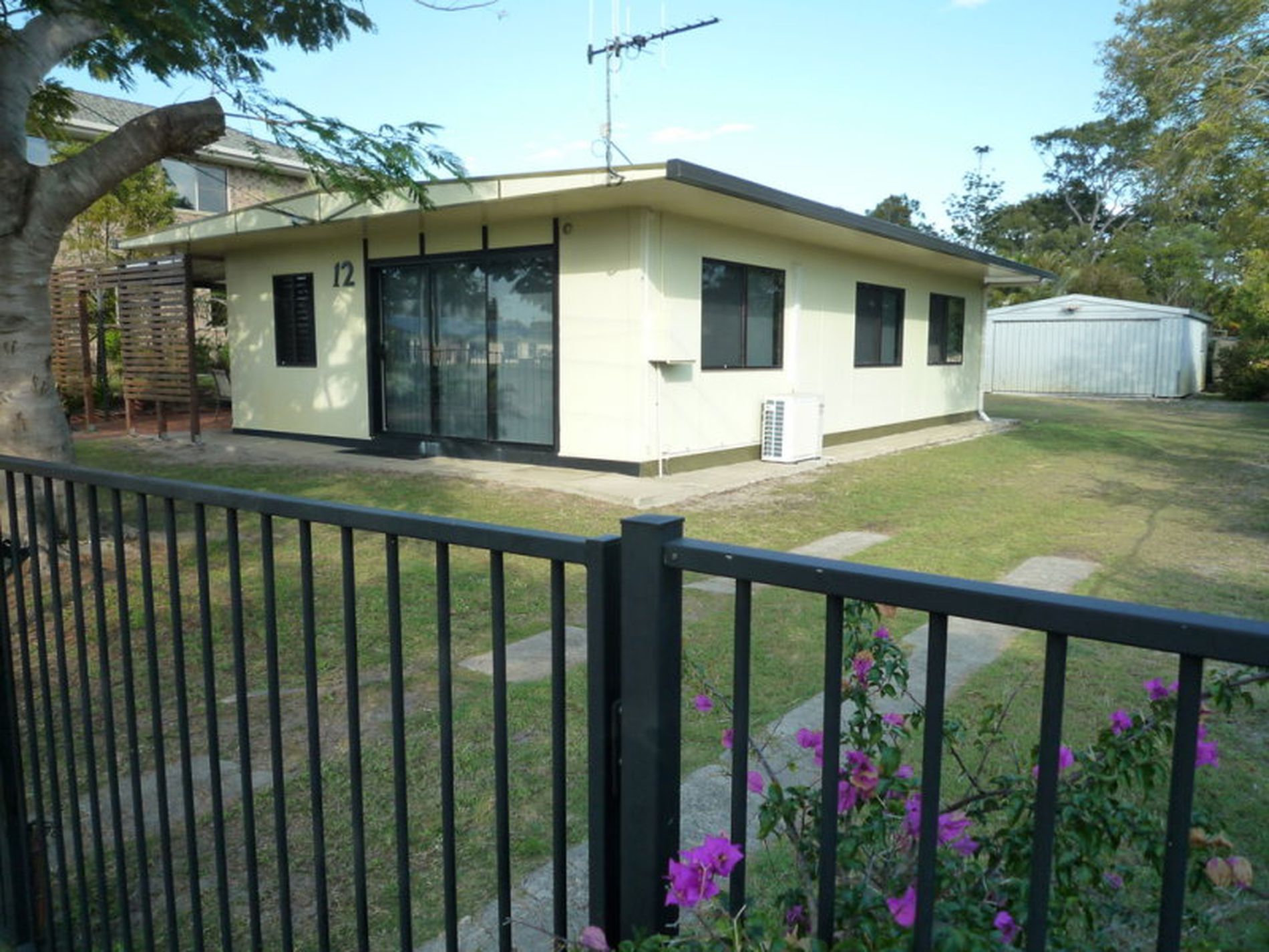 12 Fifth Avenue, Woodgate