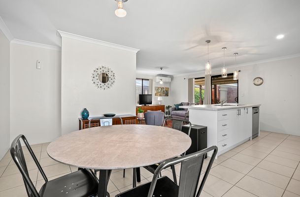 2 PENDRAGON LANE, Baldivis