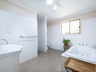 6 Azure Avenue, Dubbo