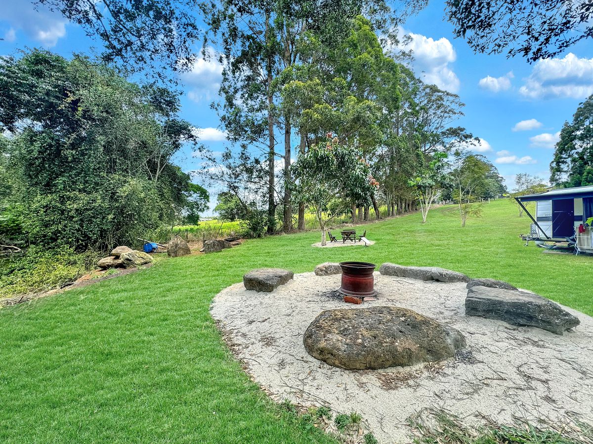 48 Russell Road West, Lake Eacham