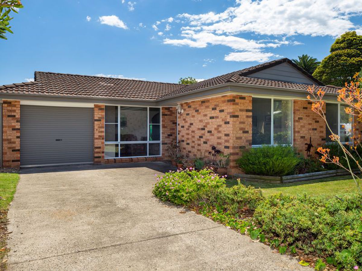 9 Deakin Parade, Tomakin South Coast Property Specialists