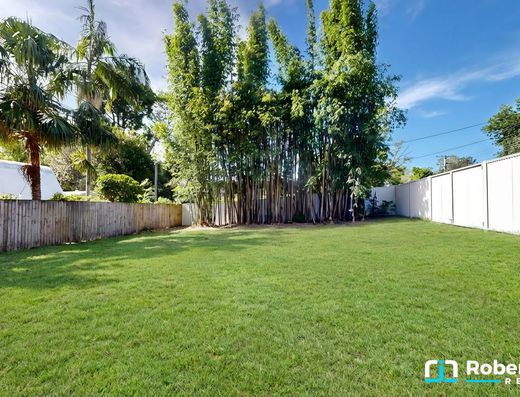 Renovated queenslander in the heart of Boreen Point. image 11
